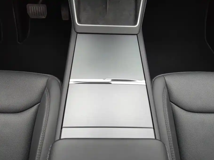 Tesla Model Y — миниатюра 16