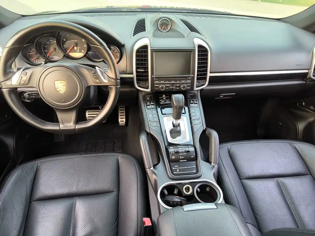 Porsche Cayenne — миниатюра 9