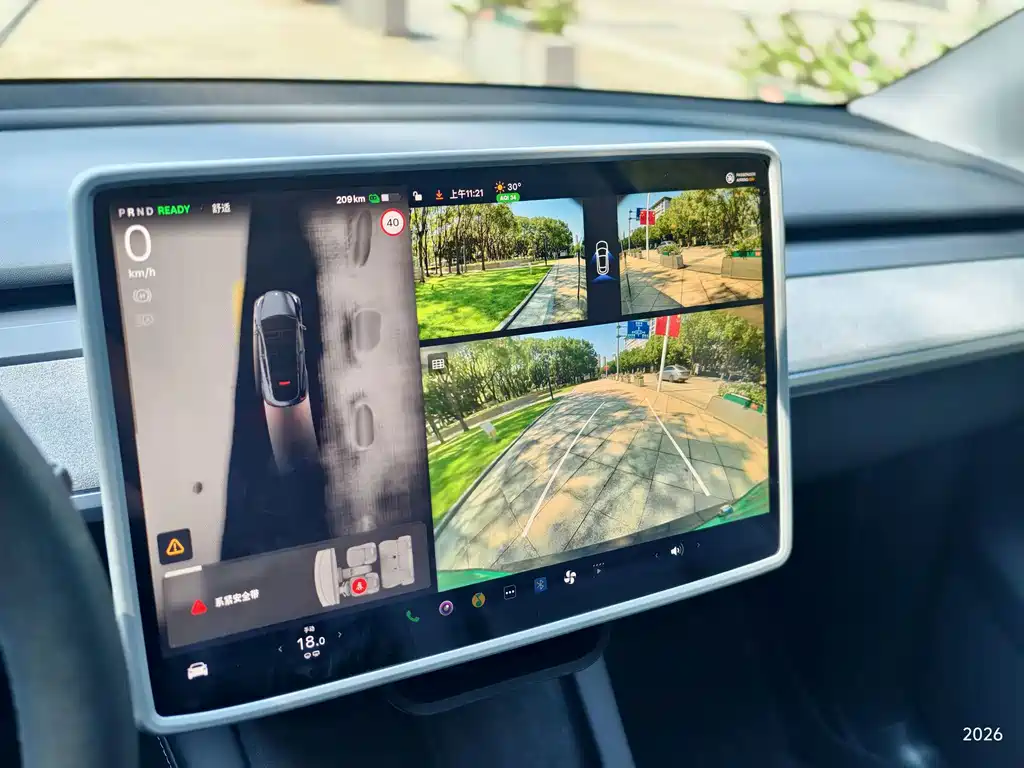 Tesla Model Y — миниатюра 11