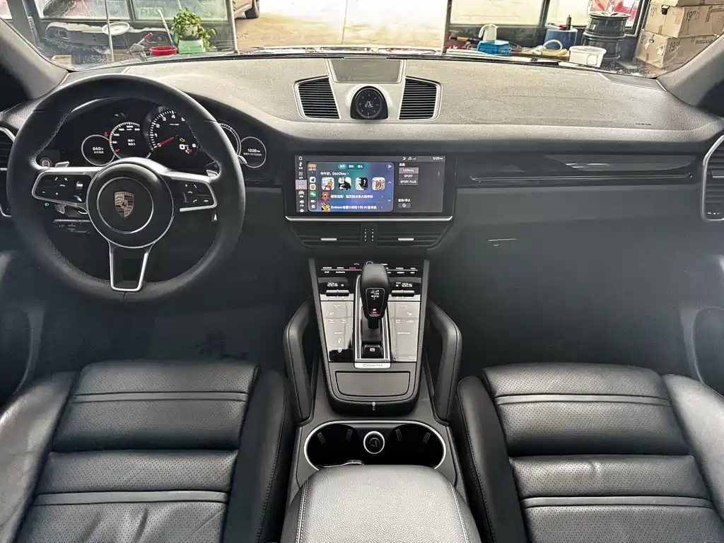 Porsche Cayenne — миниатюра 12