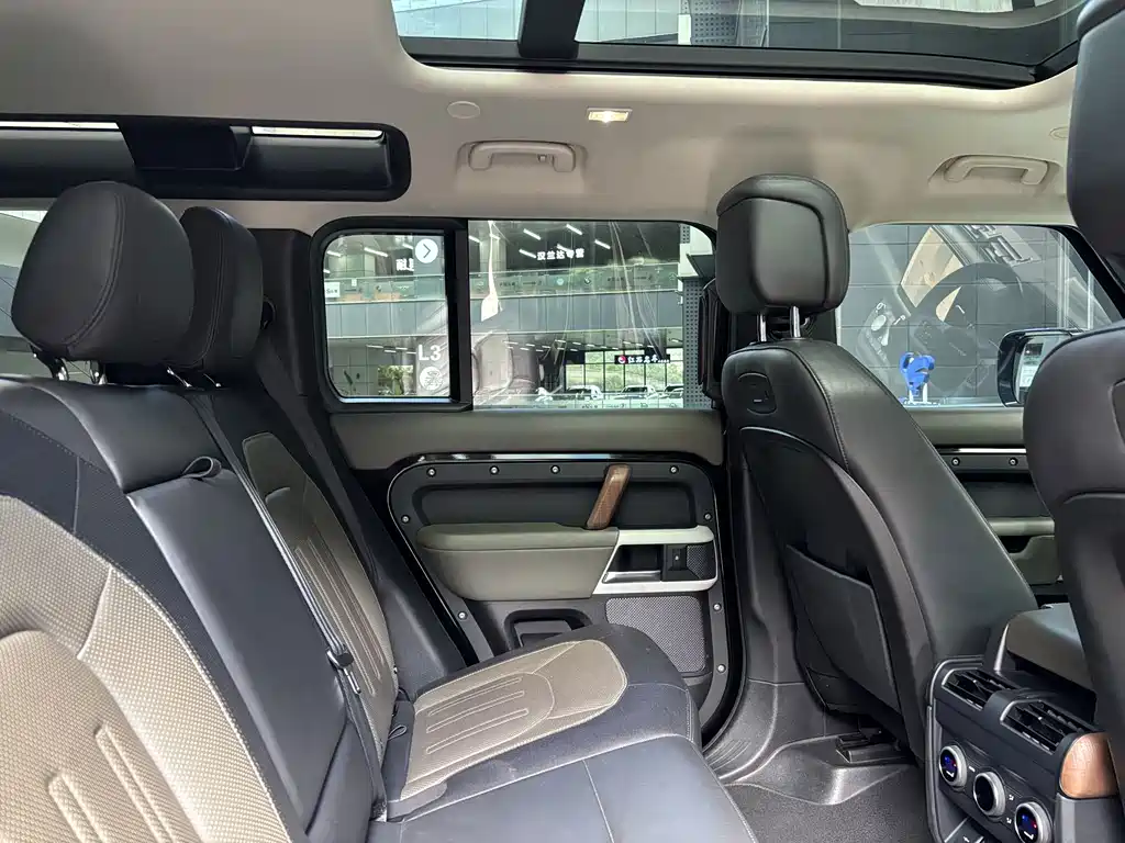 Land Rover Defender — миниатюра 12