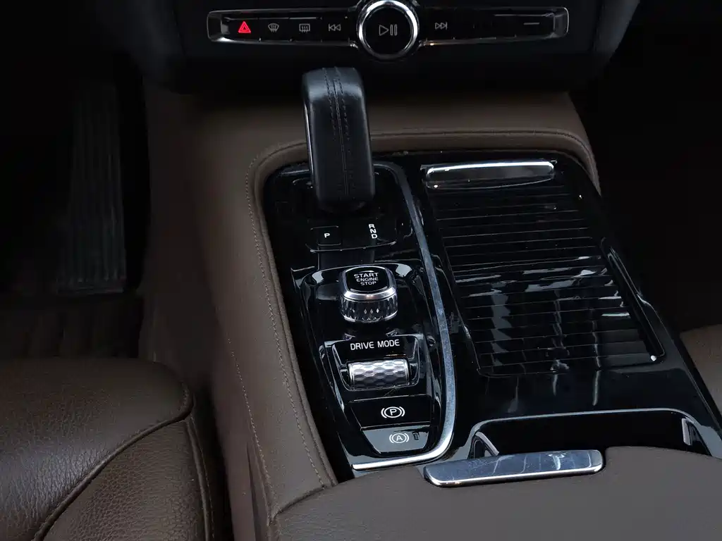 Volvo S90 PHEV — миниатюра 10