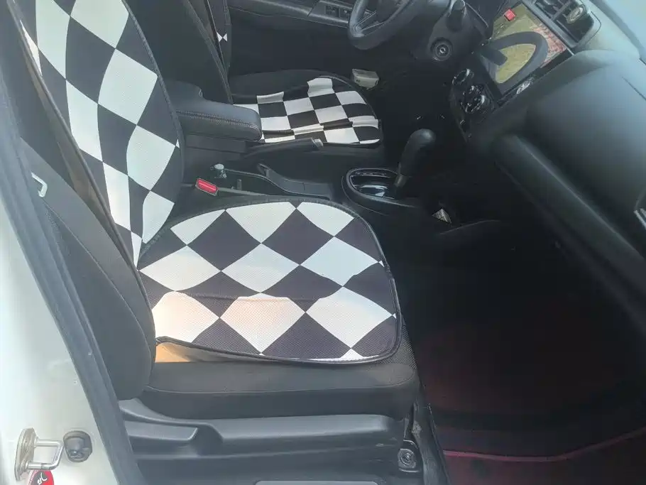 Honda Fit — миниатюра 7