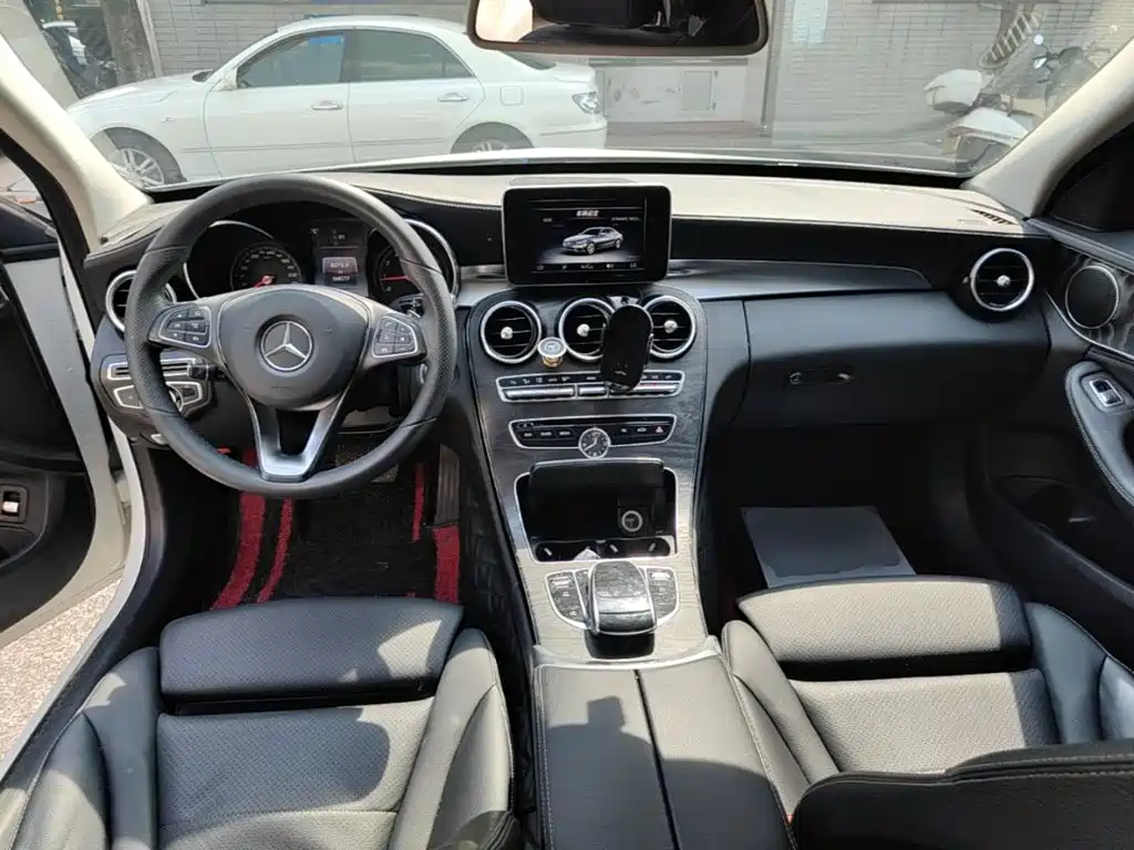 Mercedes-Benz C-Class — миниатюра 10