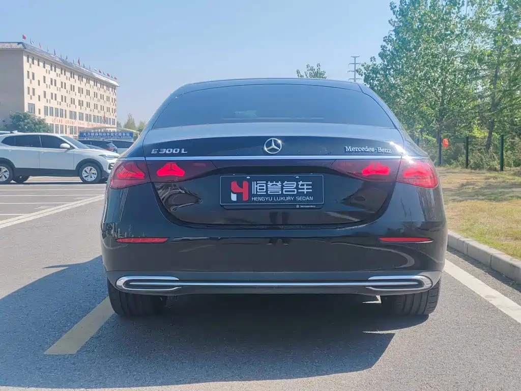 Mercedes-Benz E-Class — миниатюра 10