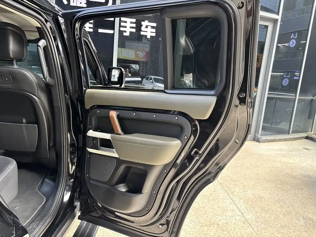 Land Rover Defender — миниатюра 31