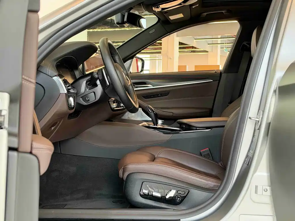 BMW 5 Series (Import) — миниатюра 8