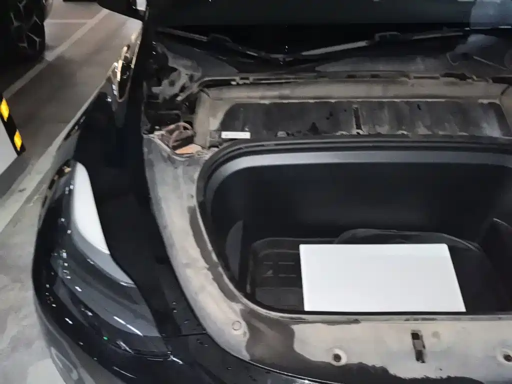 Tesla Model Y — миниатюра 20