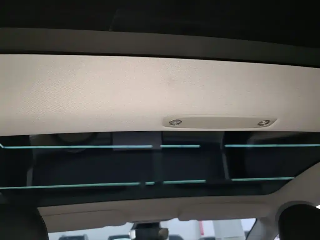 Tesla Model 3 — миниатюра 18