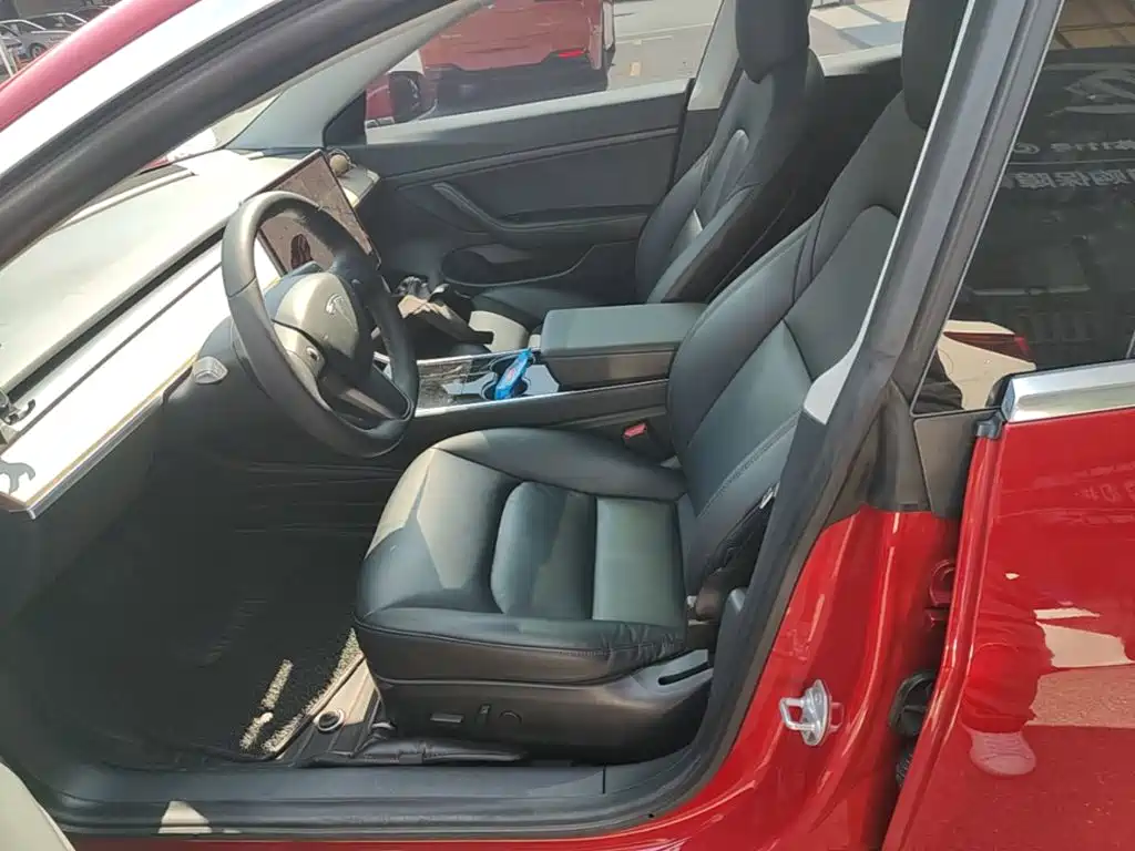 Tesla Model 3 — миниатюра 15
