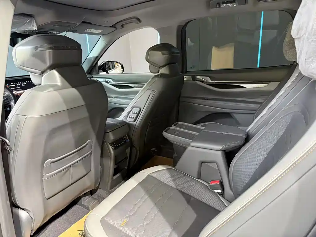 Ford Edge — миниатюра 10