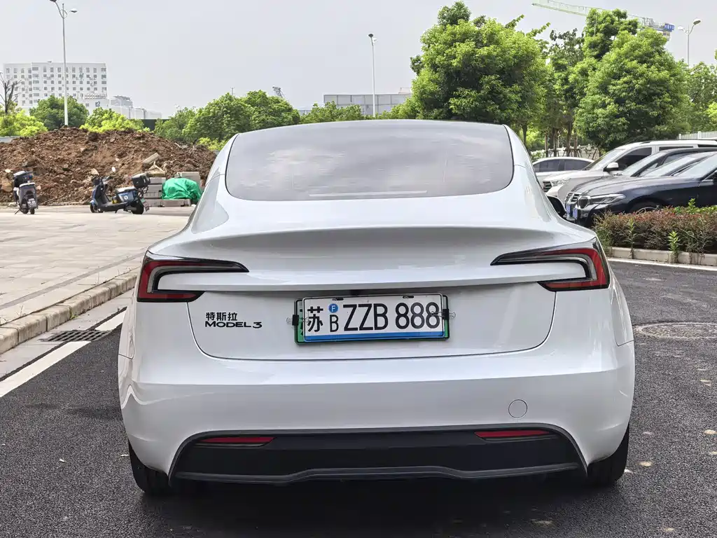 Tesla Model 3 — миниатюра 5