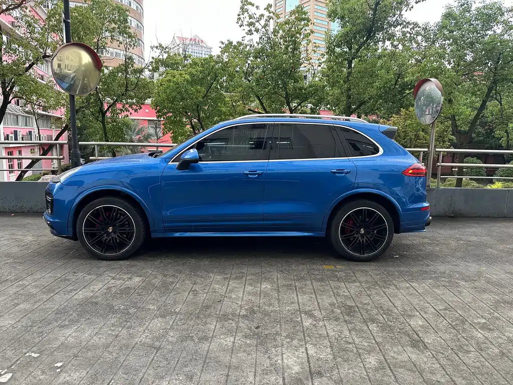 Porsche Cayenne — миниатюра 3
