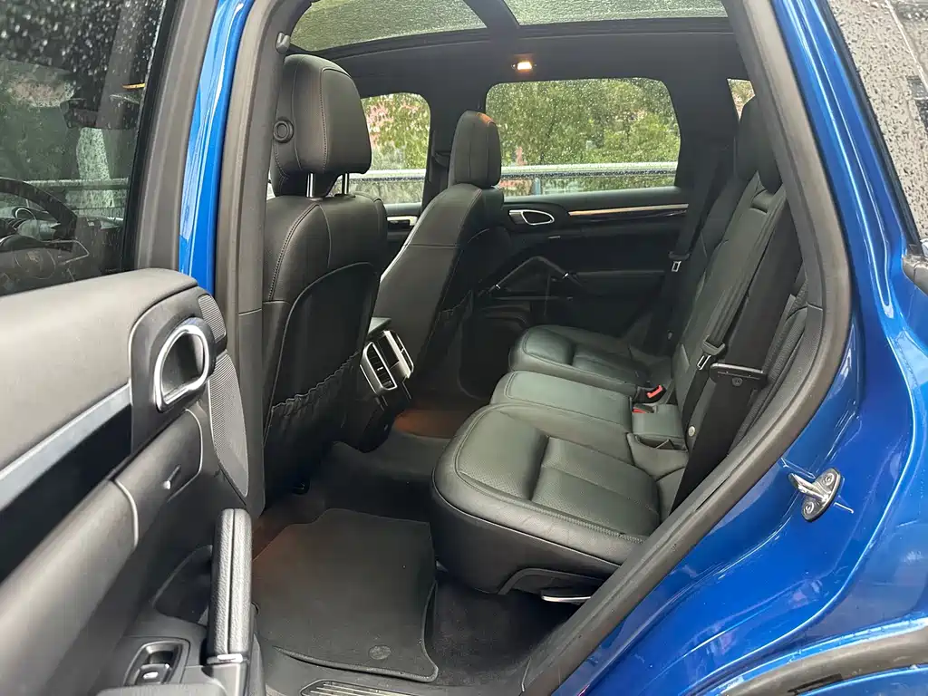 Porsche Cayenne — миниатюра 5