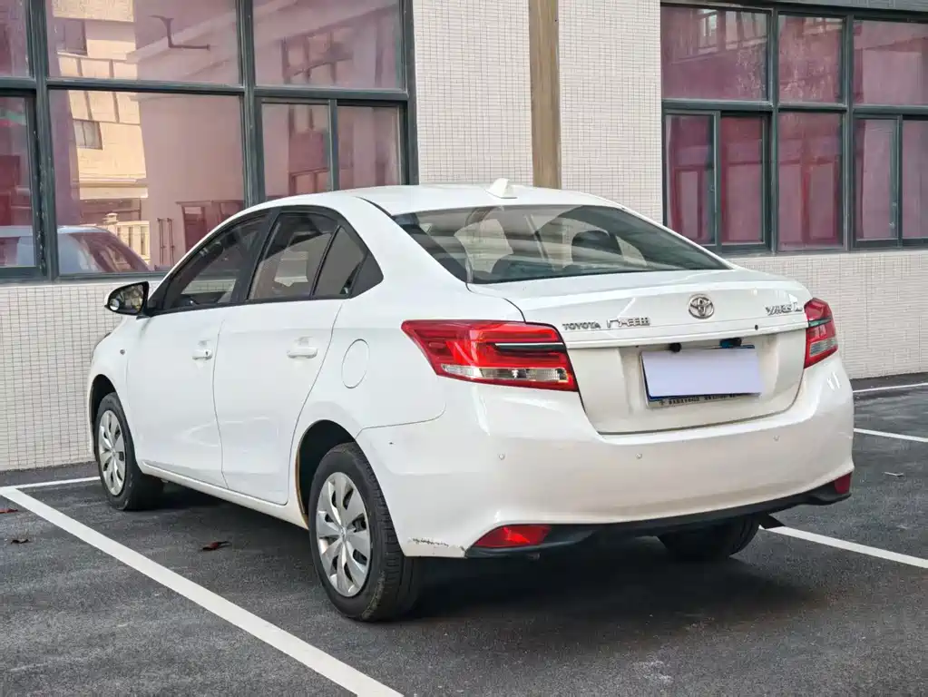 Toyota Yaris L — миниатюра 4
