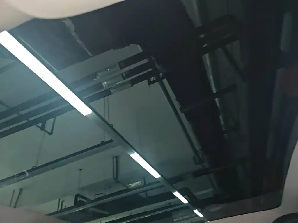 Tesla Model Y — миниатюра 18