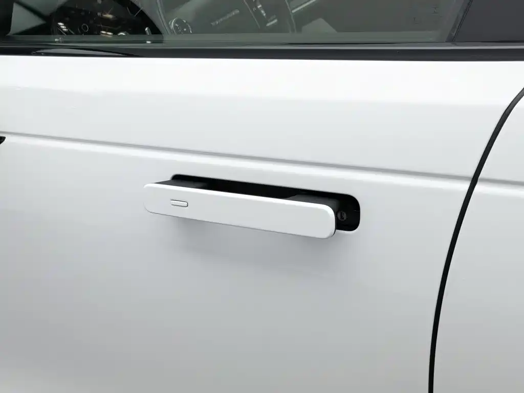 Land Rover Velar — миниатюра 18