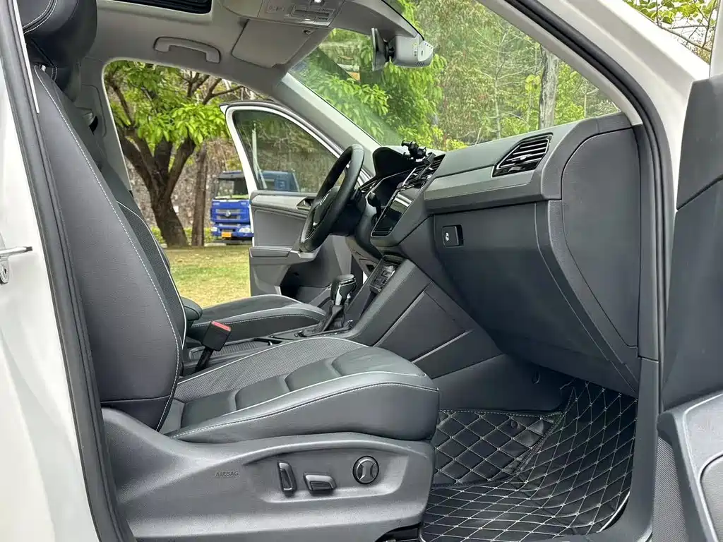 Volkswagen Tiguan L PHEV — миниатюра 7