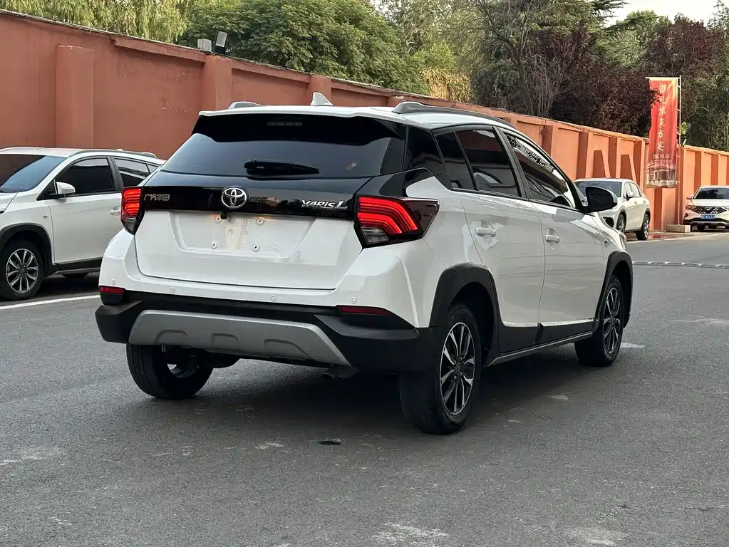 Toyota Yaris L — миниатюра 3