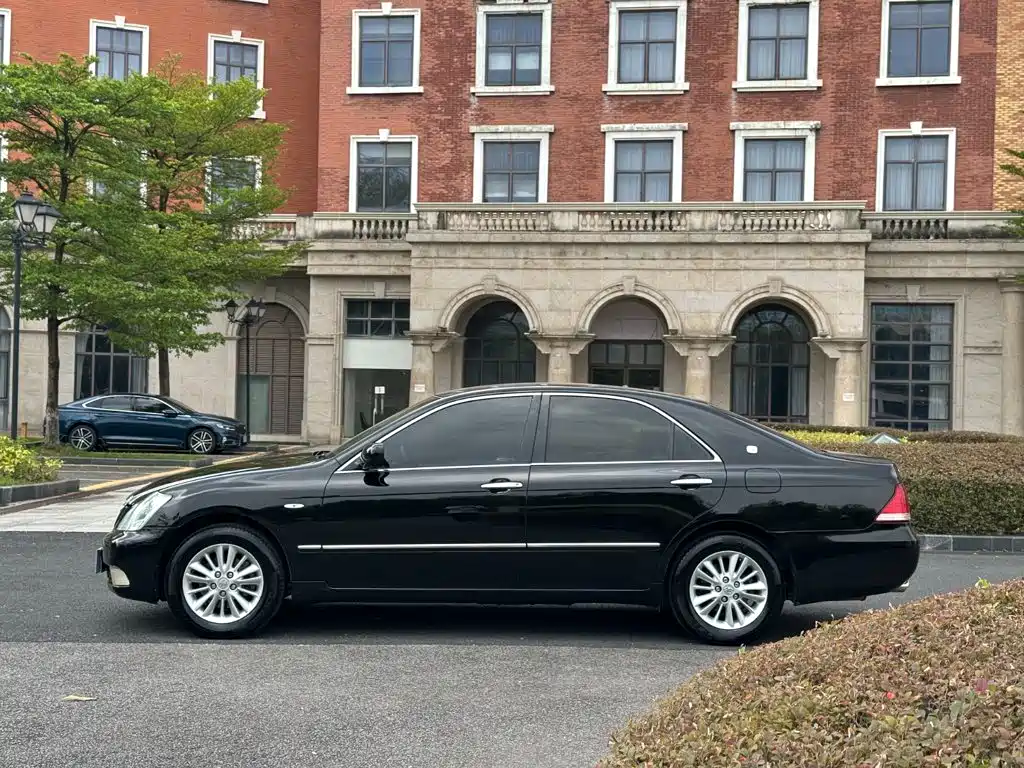 Toyota Crown — миниатюра 11