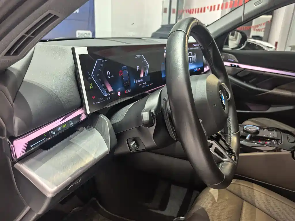 BMW 5 Series — миниатюра 14