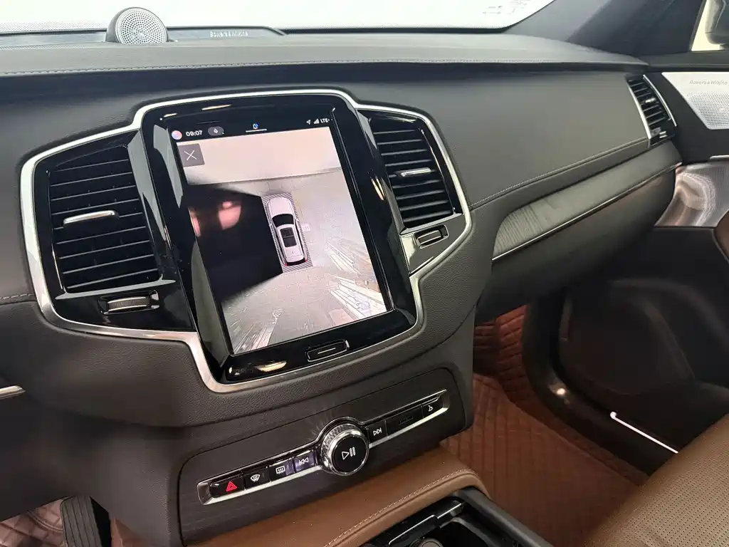 Volvo XC90 — миниатюра 9