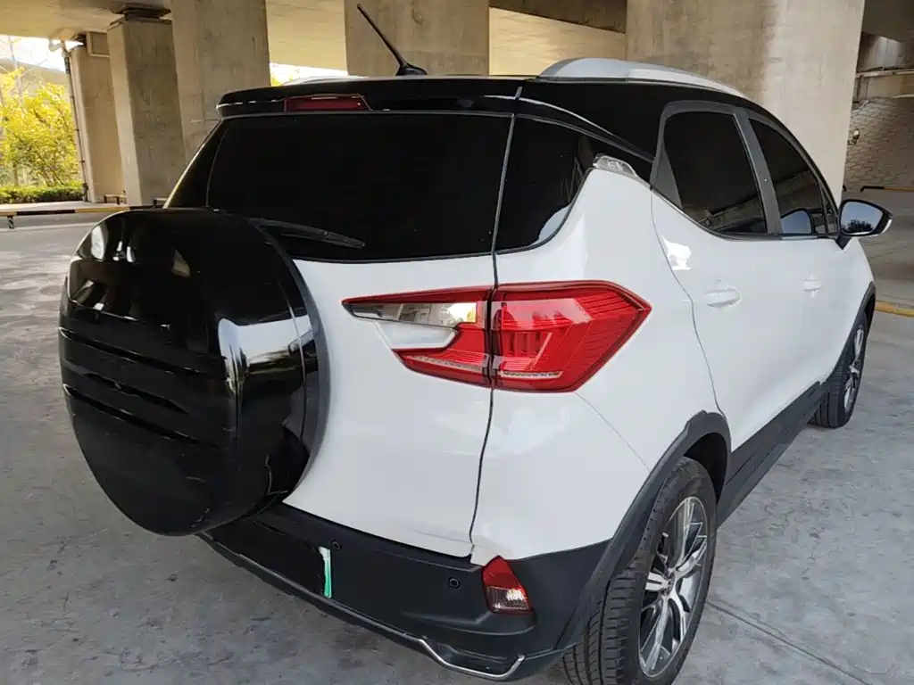 BYD Yuan EV — миниатюра 7