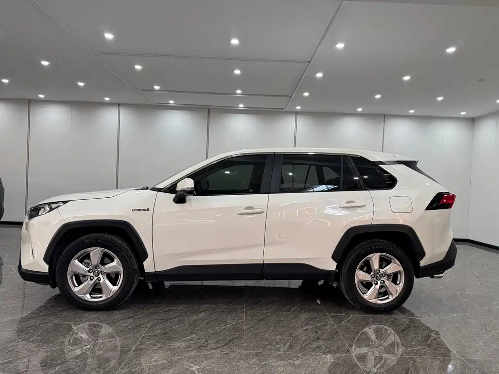 Toyota RAV4 — миниатюра 7