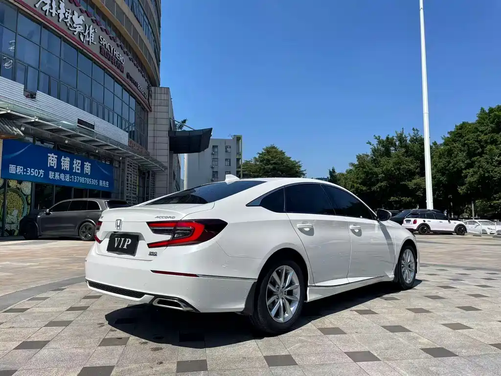 Honda Accord — миниатюра 7