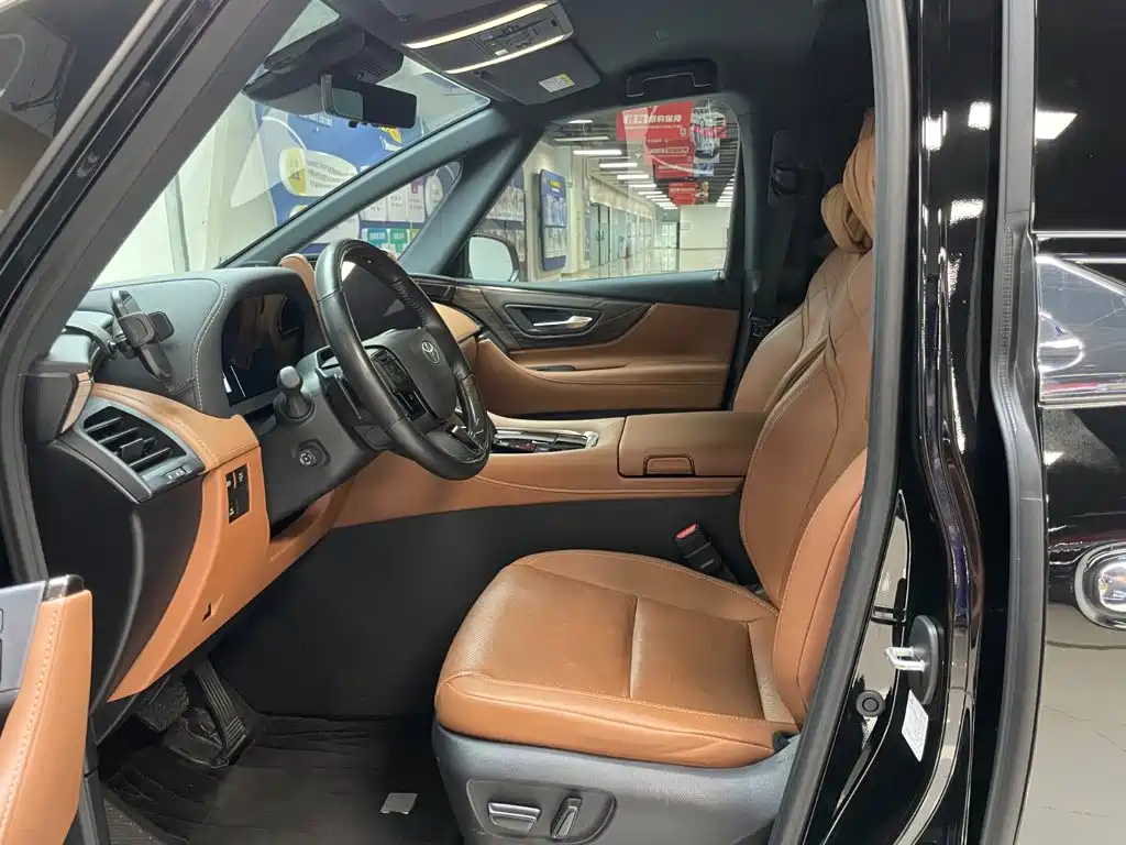 Toyota Alphard — миниатюра 8