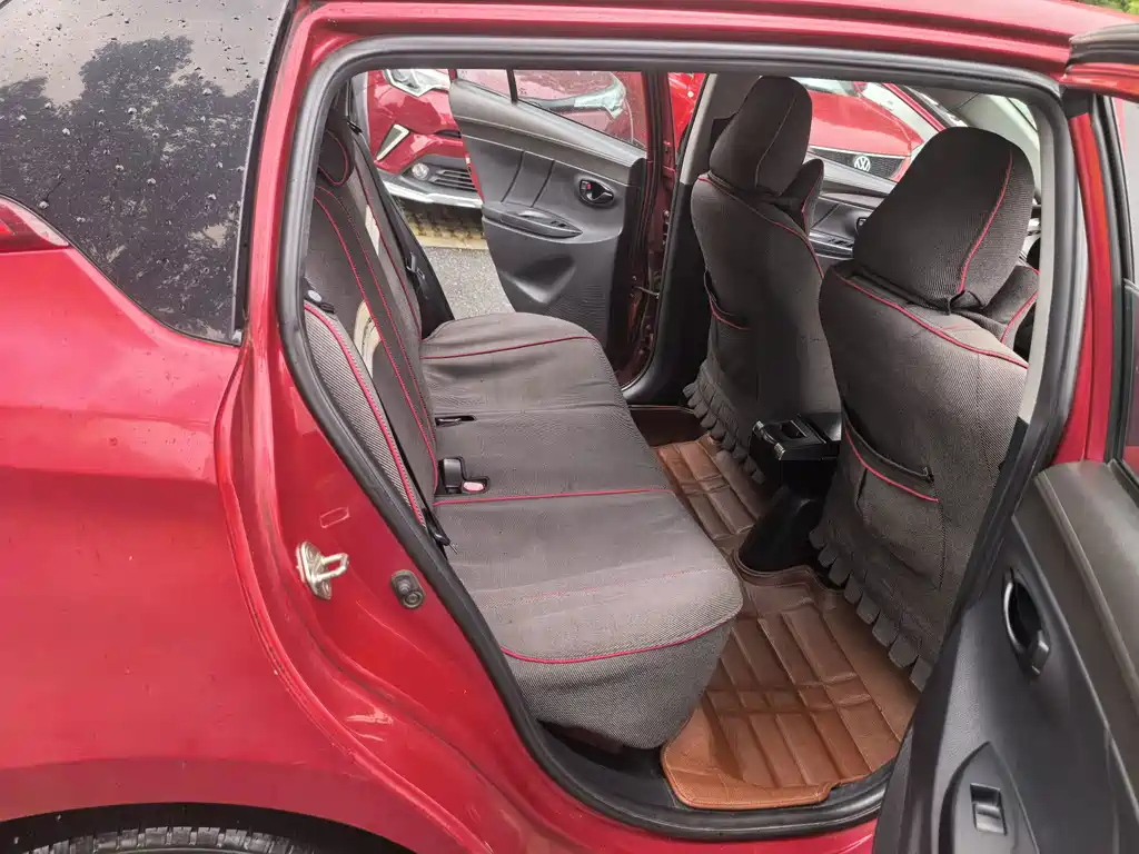 Toyota Yaris L — миниатюра 10