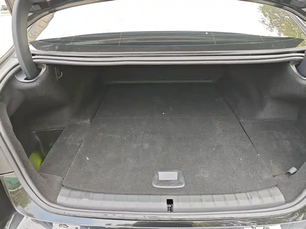 BMW 5 Series New Energy — миниатюра 11