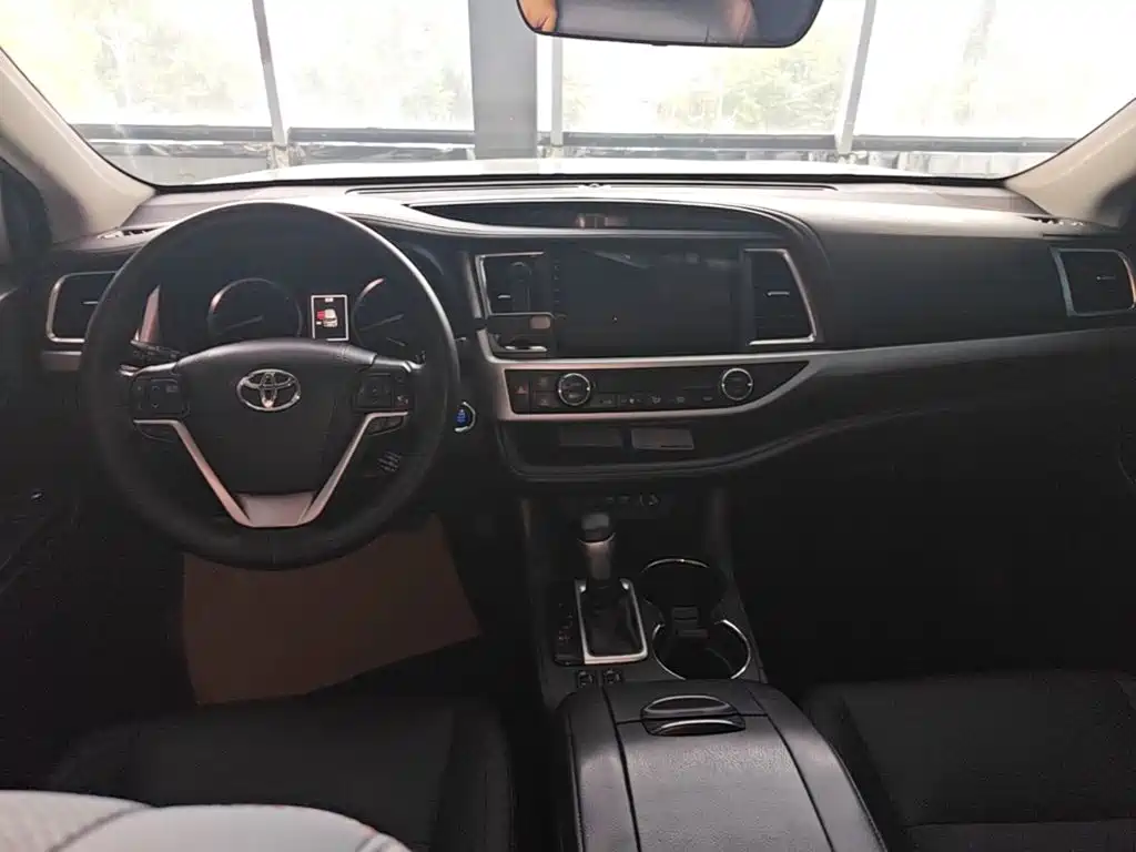 Toyota Highlander — миниатюра 10