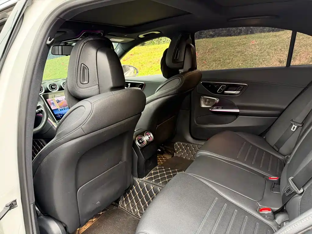Mercedes-Benz C-Class — миниатюра 11