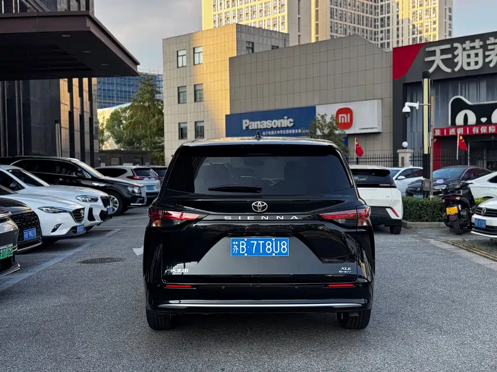 Toyota Sienna — миниатюра 8