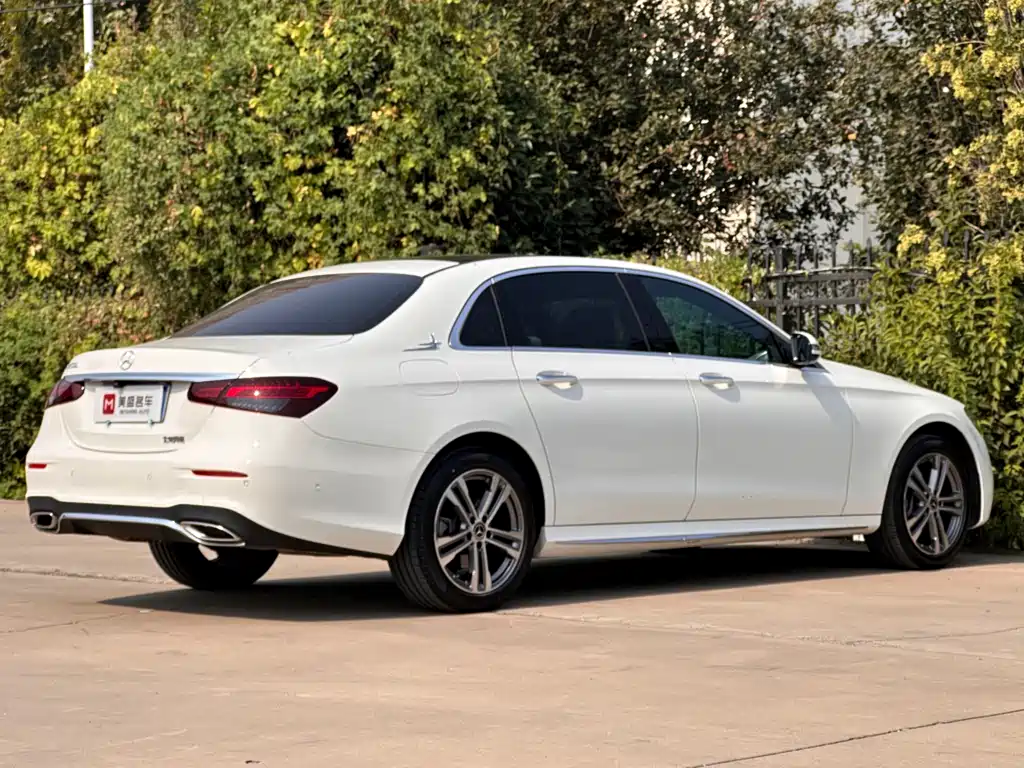 Mercedes-Benz E-Class — миниатюра 9