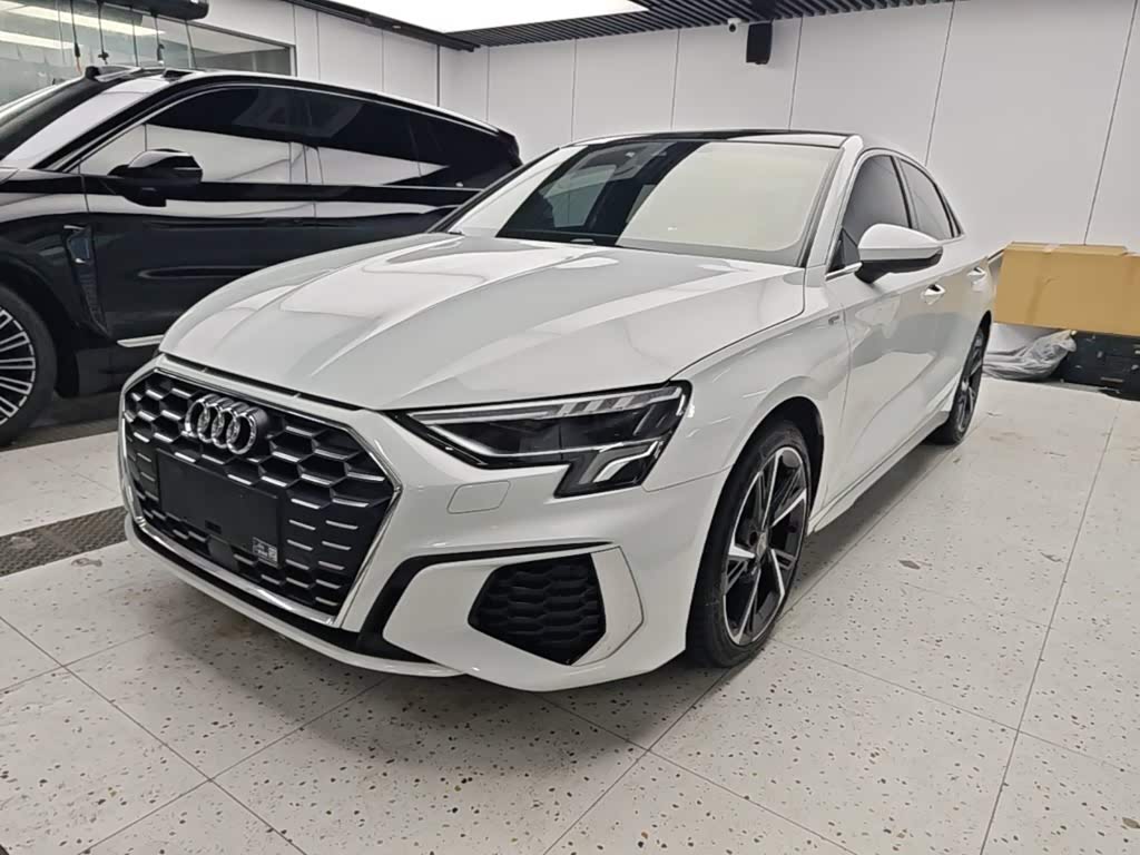 Audi A3 1.4 л 2022 г. Белый, пробег 34300 км