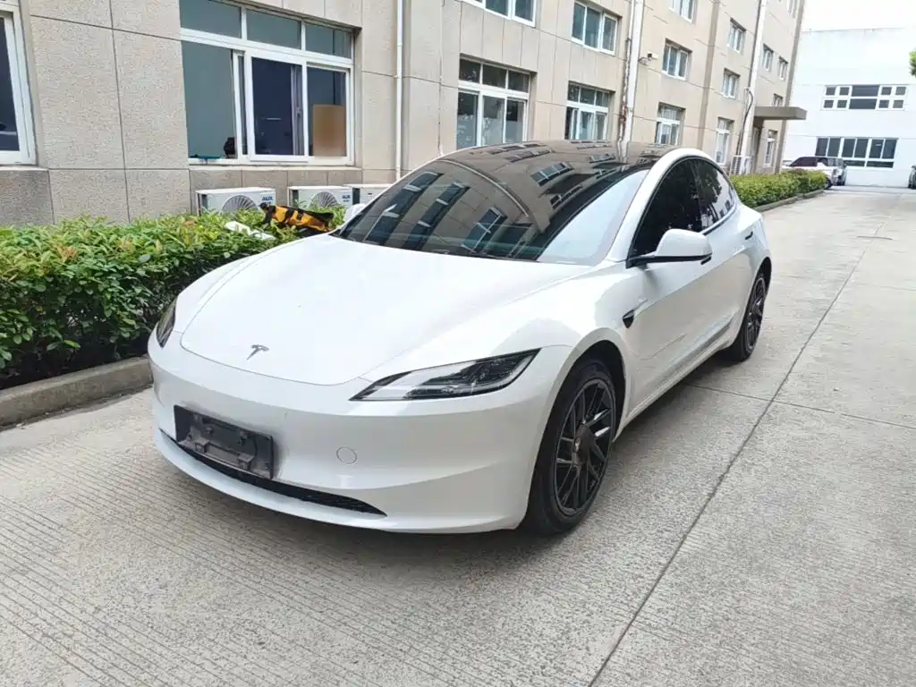 Tesla Model 3 — миниатюра 2