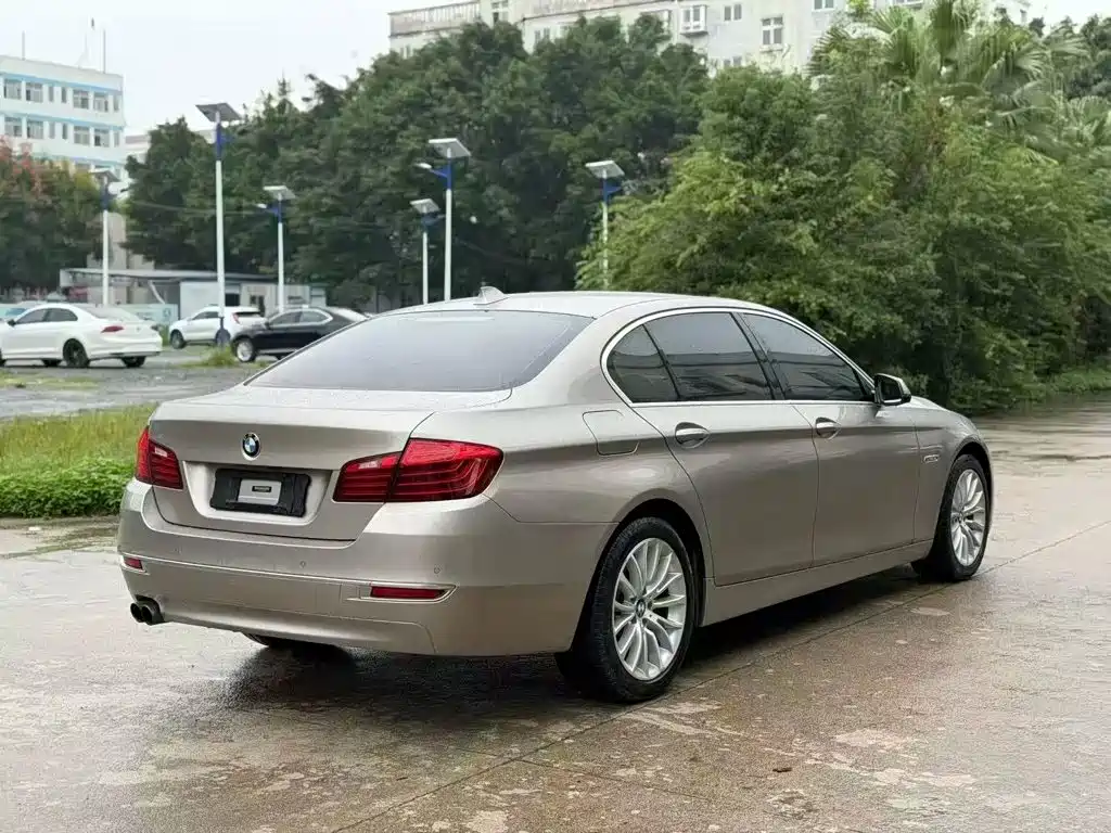 BMW 5 Series — миниатюра 9