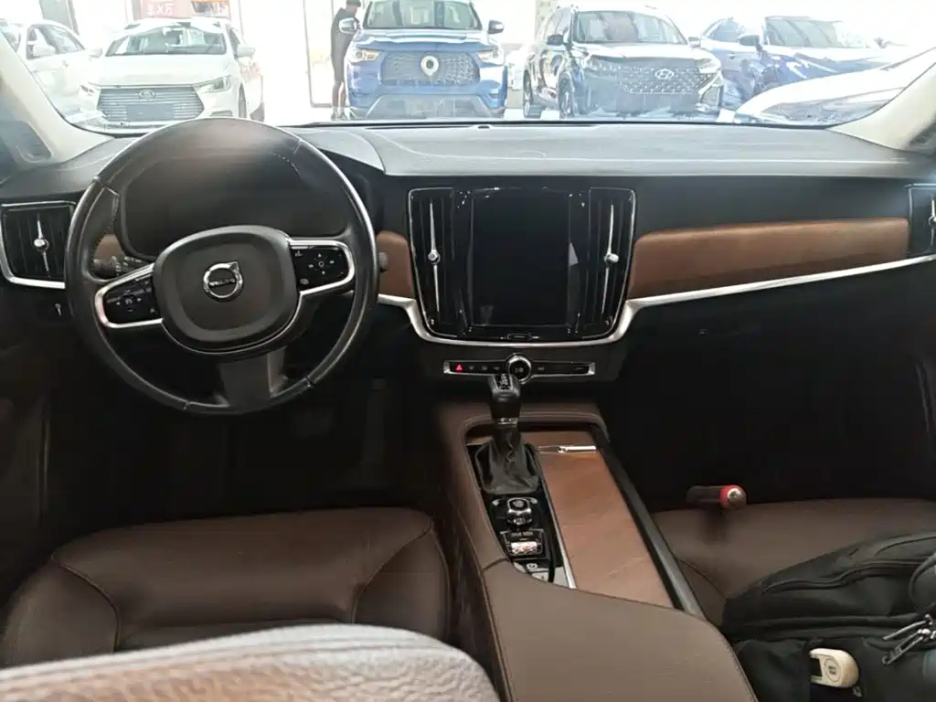 Volvo S90 — миниатюра 10