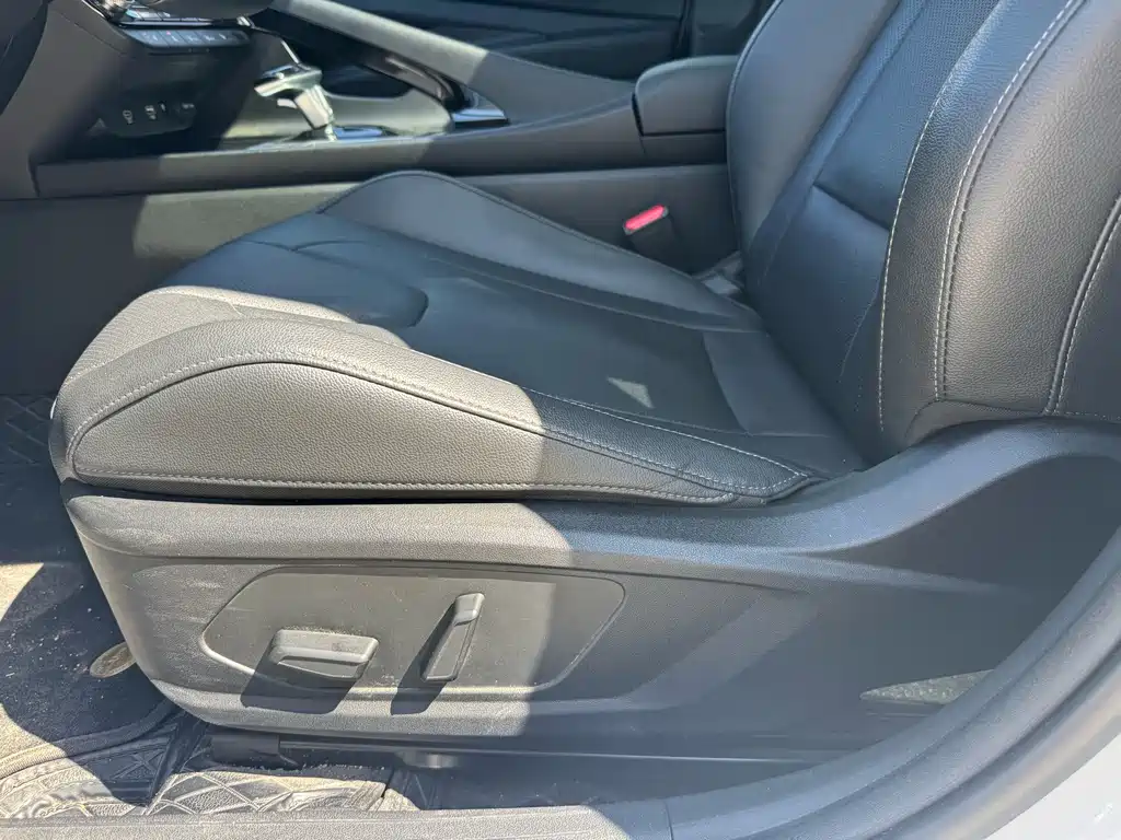 Hyundai Elantra — миниатюра 9