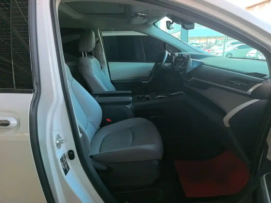 Toyota Granvia — миниатюра 25