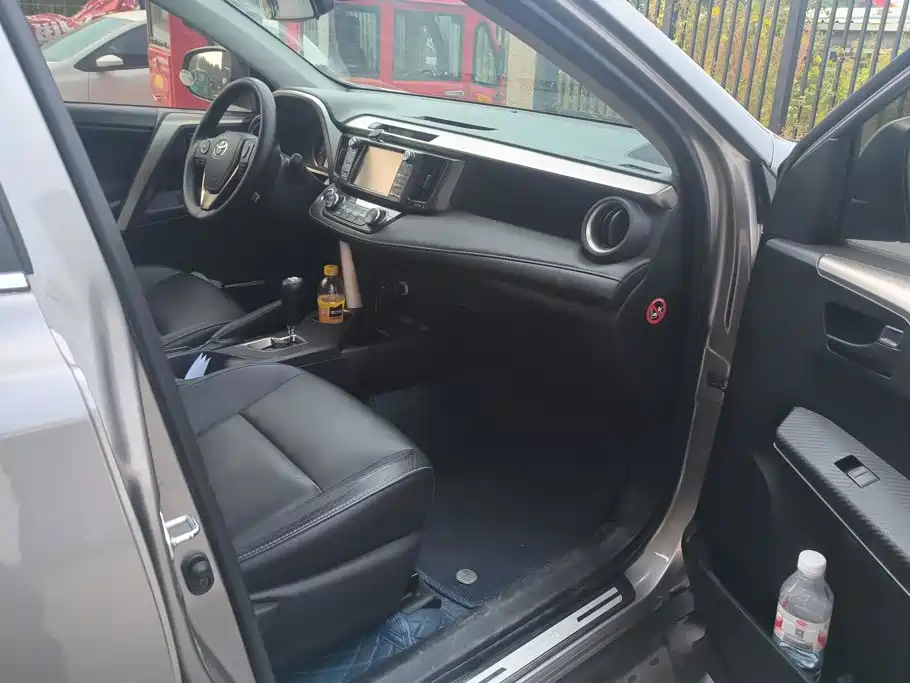 Toyota RAV4 — миниатюра 8
