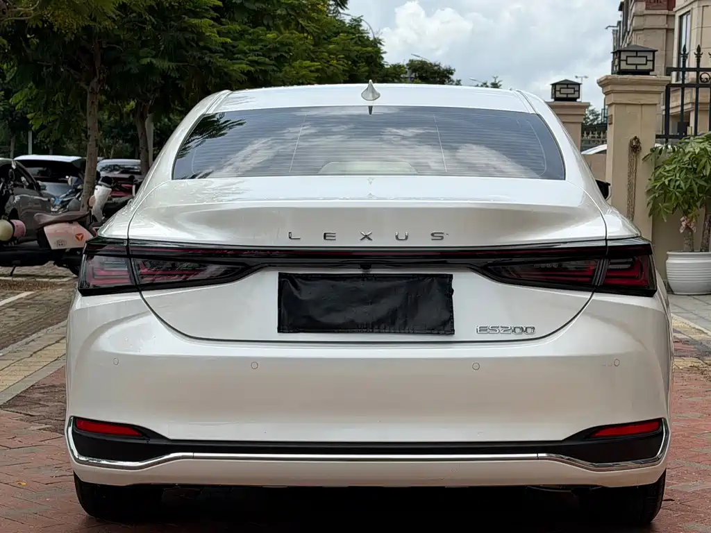 Lexus ES — миниатюра 8