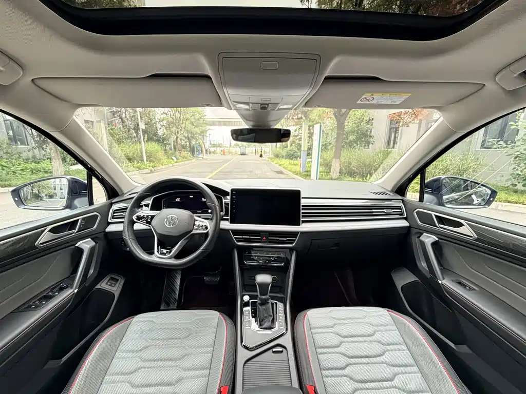 Volkswagen Tiguan L PHEV — миниатюра 5