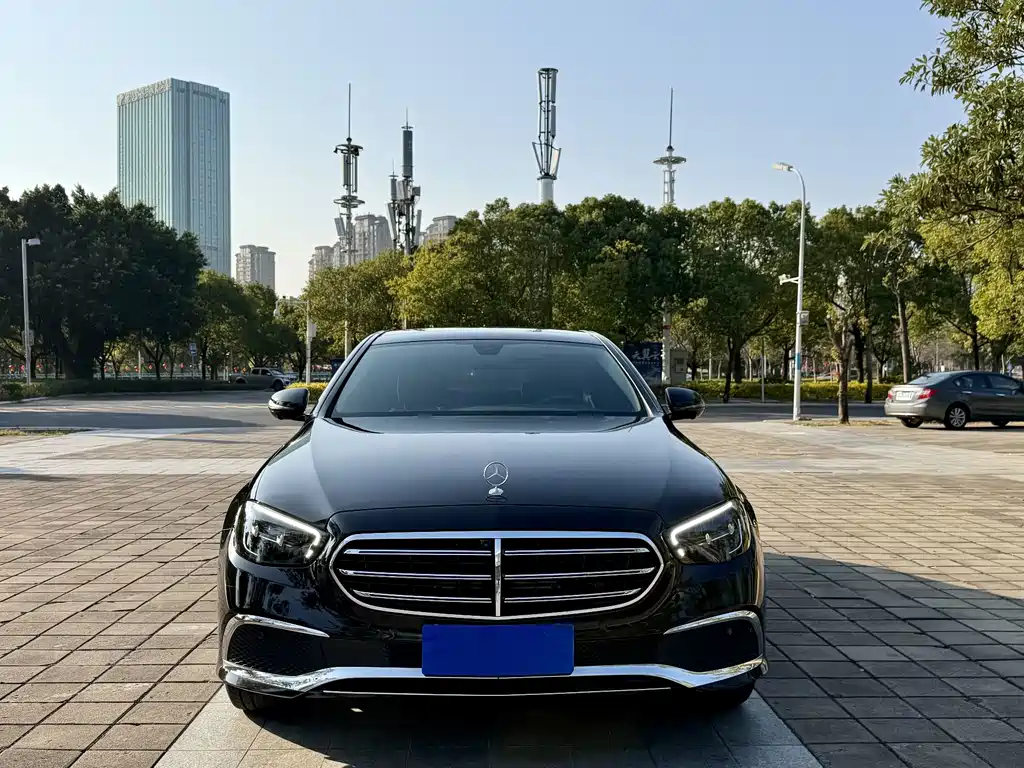 Mercedes-Benz E-Class — миниатюра 2