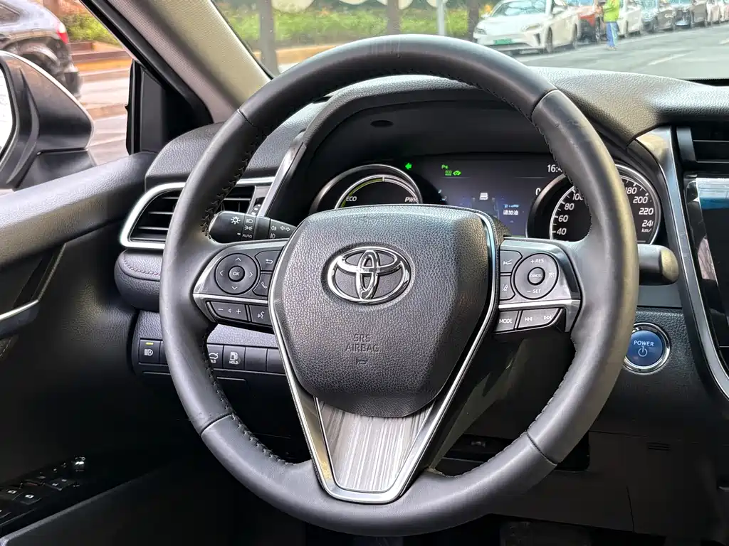 TOYOTA CAMRY