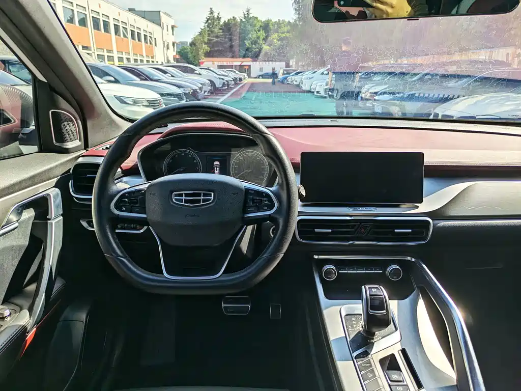 Geely Binyue — миниатюра 10