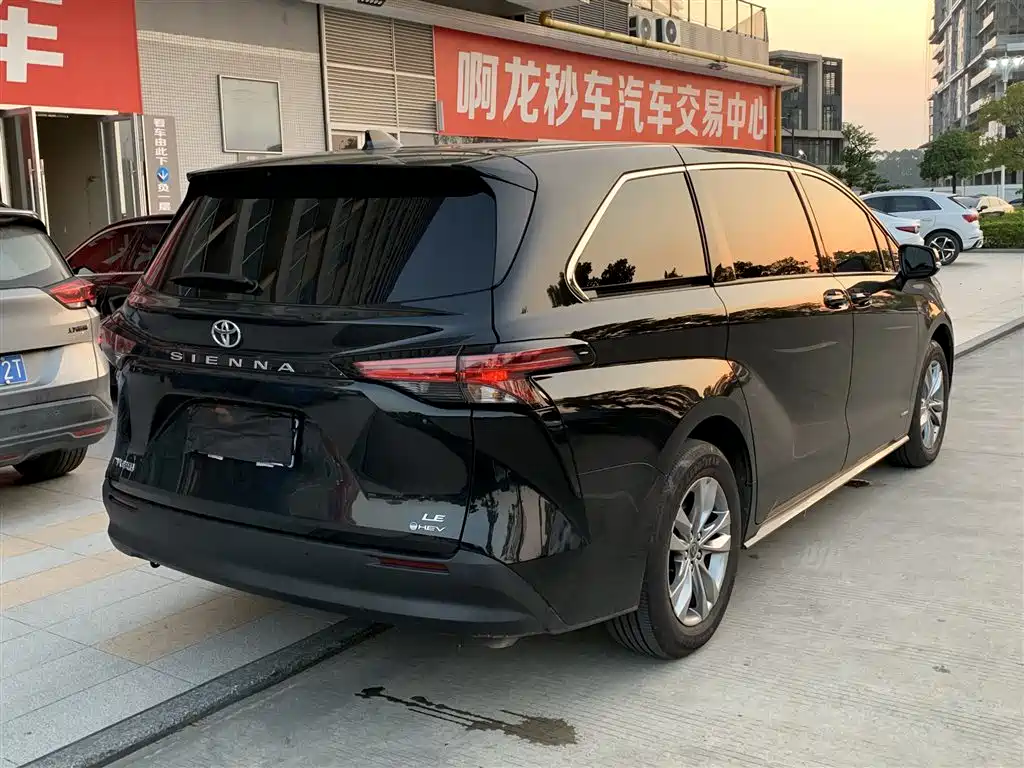 Toyota Sienna — миниатюра 8