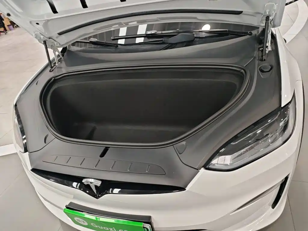 Tesla Model X — миниатюра 20